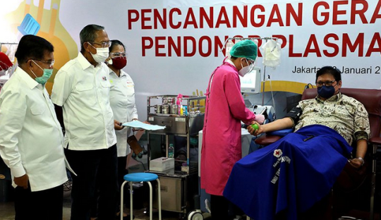 Sembuh dari Covid-19, Airlangga Hartarto Ikut Donor Plasma Konvalesen