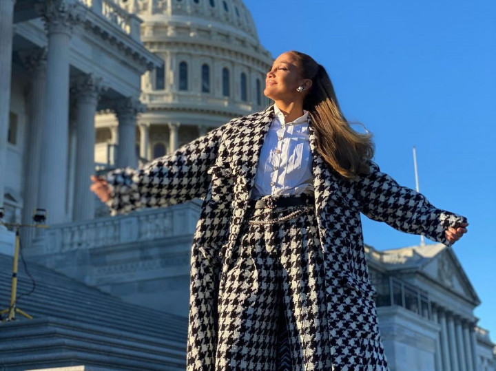 Jennifer Lopez Tampil Menyentuh di Pelantikan Joe Biden