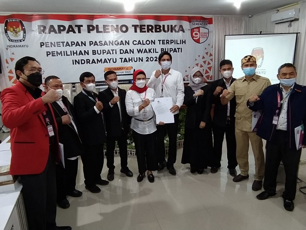 Nina Agustina-Lucky Hakim Ditetapkan Bupati dan Wakil Bupati Indramayu