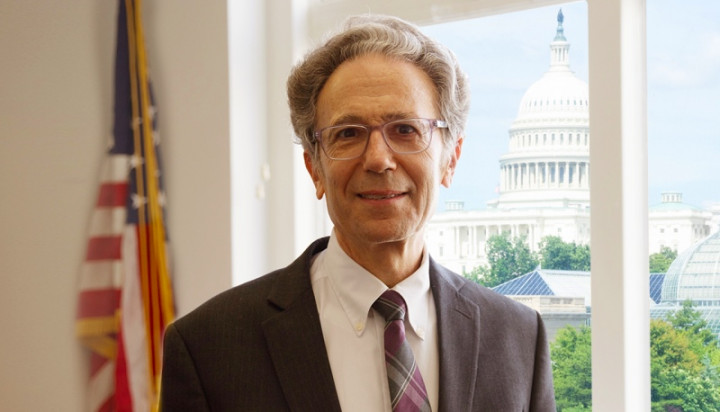 Direktur VOA Dipecat Joe Biden Usai Bebastugaskan Jurnalis Indonesia