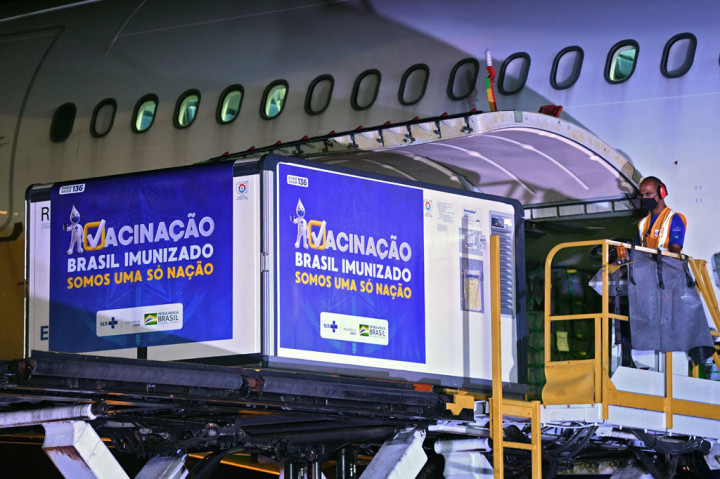 2 Juta Dosis Vaksin AstraZeneca Tiba di Brasil