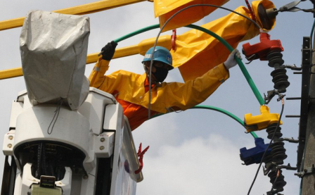 PLN Pulihkan 801 Gardu Listrik Manado Pascabanjir