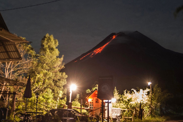 3 Foto Terpopuler: Gunung Merapi Kembali Erupsi hingga Ratusan Orang Ditangkap Polisi Terkait Protes Penahanan Navalny