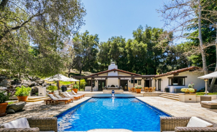 3 Berita Populer Properti, Halsey Beli Rumah Liam Payne hingga Warna Kamar Tidur