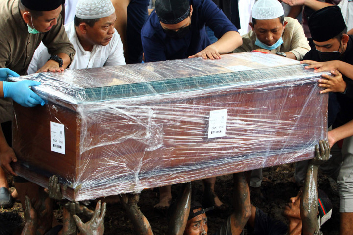 6 Jenazah Korban Sriwijaya Air Tiba di Kalbar untuk Dimakamkan