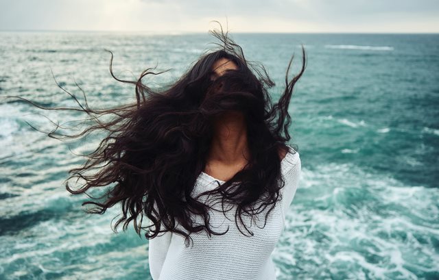 Rambut rontok disebabkan karena berbagai alasan antara lain kekurangan nutrisi dan gaya hidup. (Foto: Ilustrasi/Unsplash.com)
