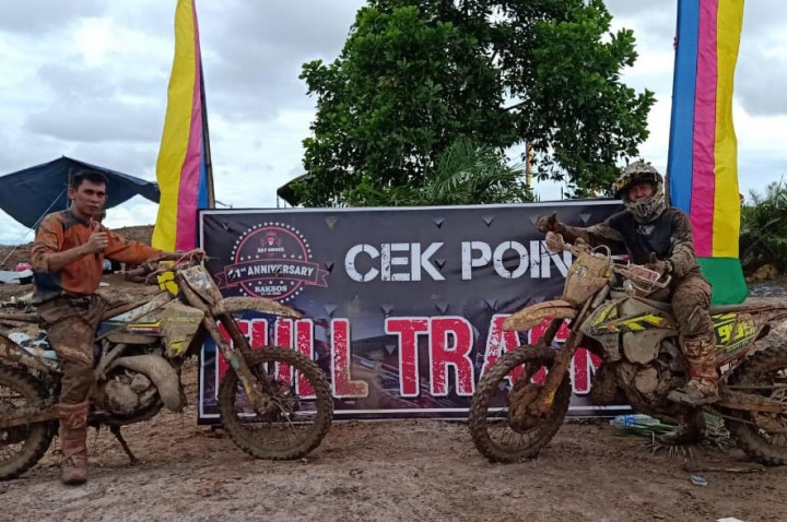 Aksi Komunitas Motor Trail Antarkan Bantuan Ke Korban Banjir Kalimantan