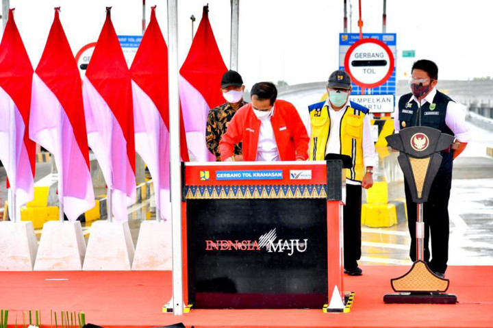Jokowi Resmikan Tol Kayu Agung-Palembang