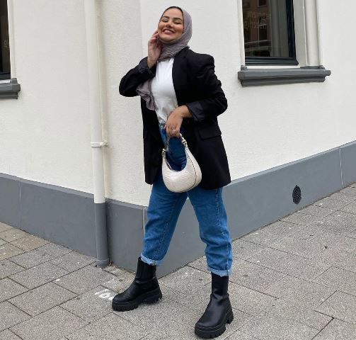 Ini inspirasi gaya berhijab untuk si wajah bulat. (Foto: Dok. Ruba Zai/@hijabhills)