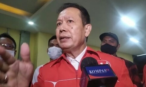 Berstatus Tersangka, Ambroncius 'Digiring' ke Bareskrim Polri