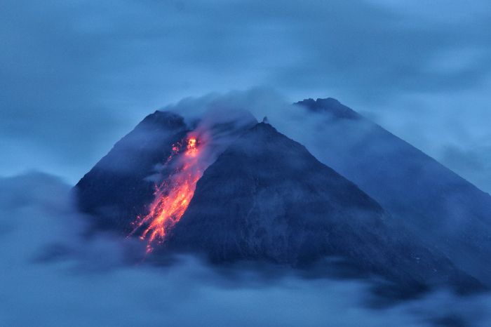 Awan Panas Gunung Merapi, Warga Cangkringan Kembali Diungsikan ke Barak