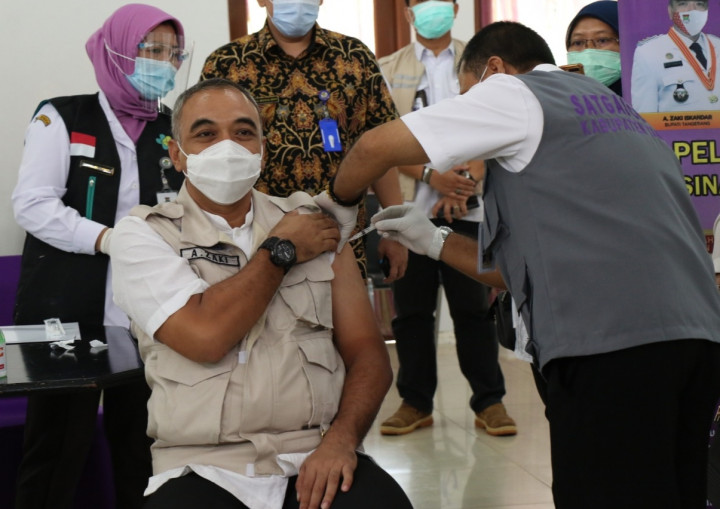 Vaksinasi Covid-19 Tahap Dua, Bupati Tangerang Tak Rasakan Efek Samping