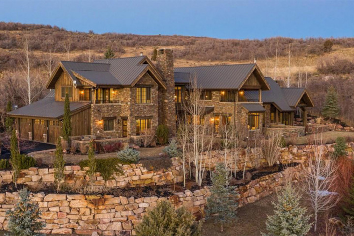 Pasangan Selebritas Ini Jual Properti Rp56 Miliar