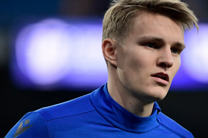 Odegaard Wajib Buktikan Diri Lebih Baik dari Smith Rowe