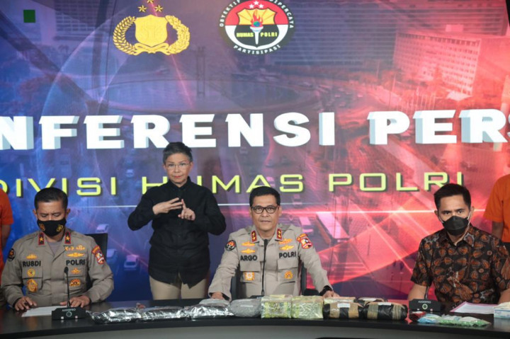 Mudahkan Difabel, Polri Mulai Libatkan Juru Bahasa Isyarat