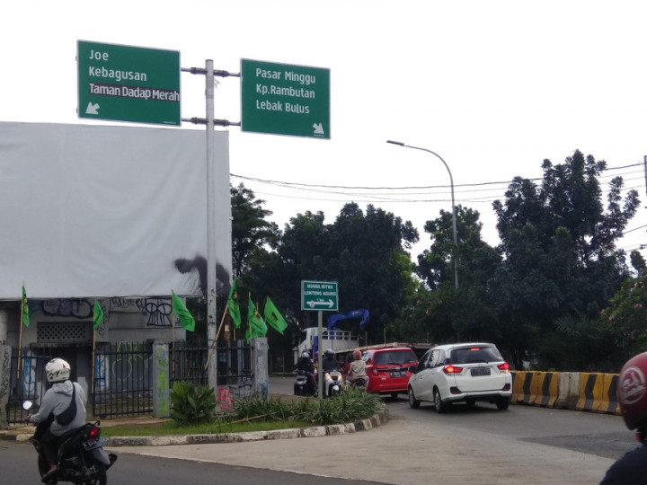 Pengendara Keluhkan Posisi <i>Flyover</i> Tapal Kuda Lenteng Agung