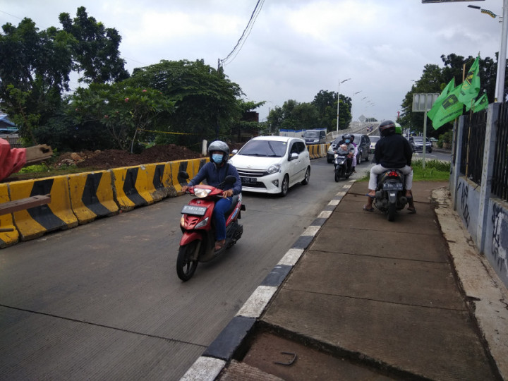 Uji Coba <i>Flyover</i> Tapal Kuda Lenteng Agung Diwarnai Aksi Lawan Arah