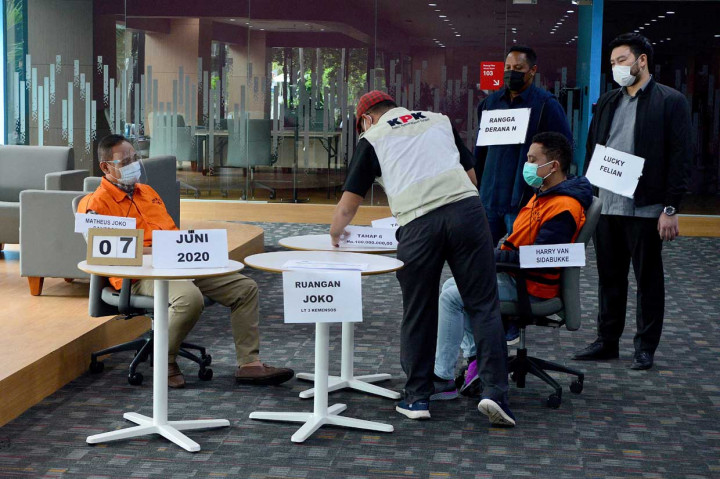 Foto: KPK Gelar Rekonstruksi Korupsi Bansos