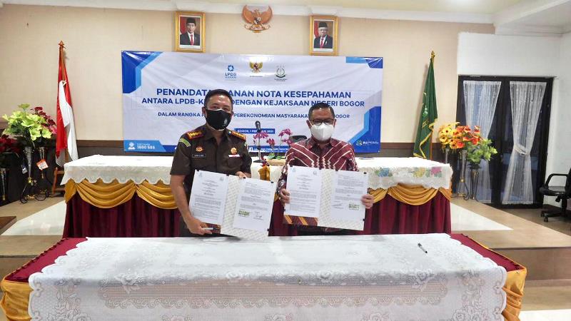 Kerja sama antara LPDB-KUMKM dengan Kejari Bogor yang dilakukan antara Direktur Umum dan Hukum LPDB-KUMKM Jaenal Aripin, dengan Kajari Kota Bogor Herry Hermanus Horo, di kantor Kejari Bogor, Senin, 1 Februari 2021. (Foto: Dok. LPDB-KUMKM)