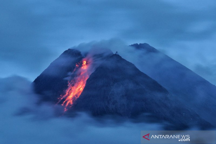 Gunung Merapi Kembali Meluncurkan Guguran Lava Pijar