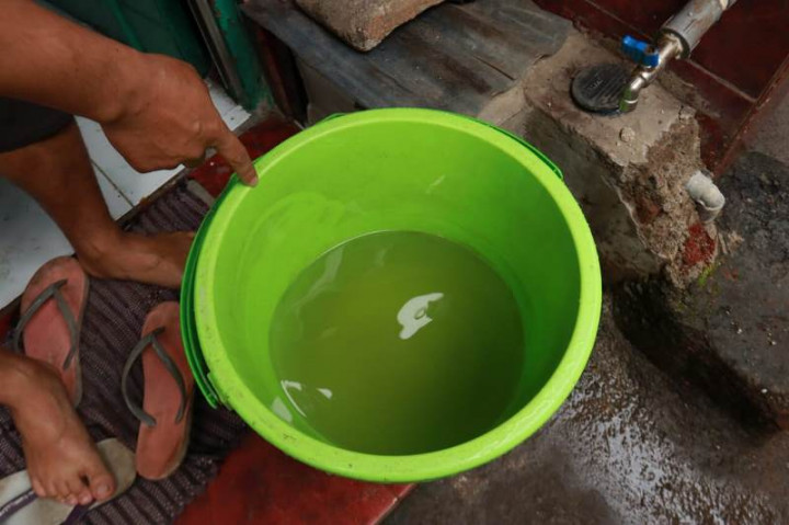 Pipa Bocor Penyebab Air di Cikutra Bandung Bau Comberan