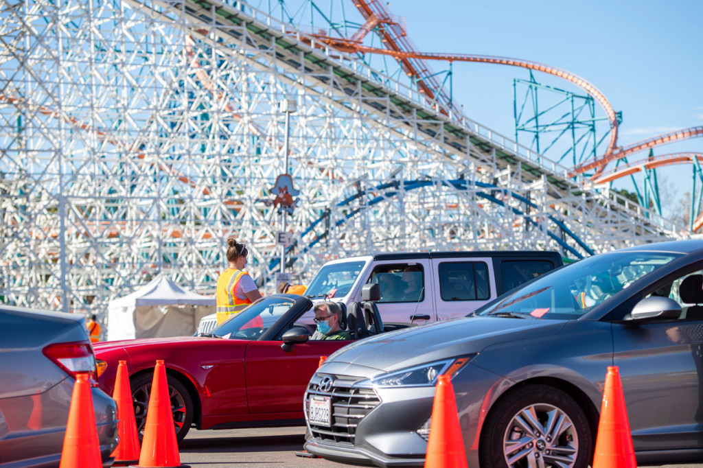 Wahana Roller Coaster di California Disulap Jadi Pusat Vaksinasi Covid-19