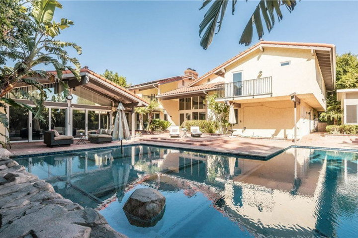 Artis TikTok Beli Rumah Rp30 Miliar