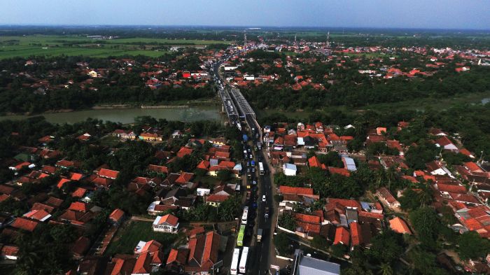 Jembatan Rembun di Perbatasan Pekalongan-Pemalang Ambles