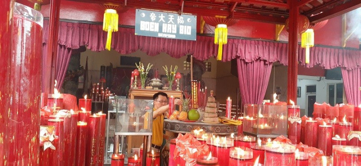 Vihara Boen Hay Bio Batasi Ritual saat Imlek