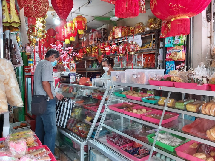 Penjualan Pernik Imlek di Pasar Gede Solo Turun Drastis