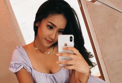 Wow, Anya Geraldine Akui Lakukan <i>First Kiss</i> di Taksi