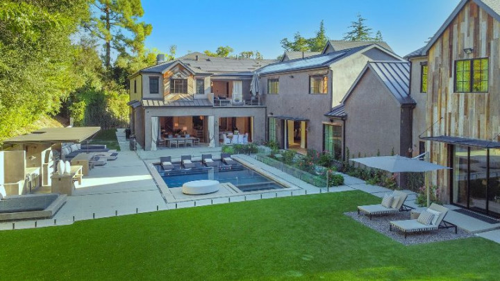 Pascacerai, Kelly Clarkson Jual Rumah Mewahnya Rp126 Miliar