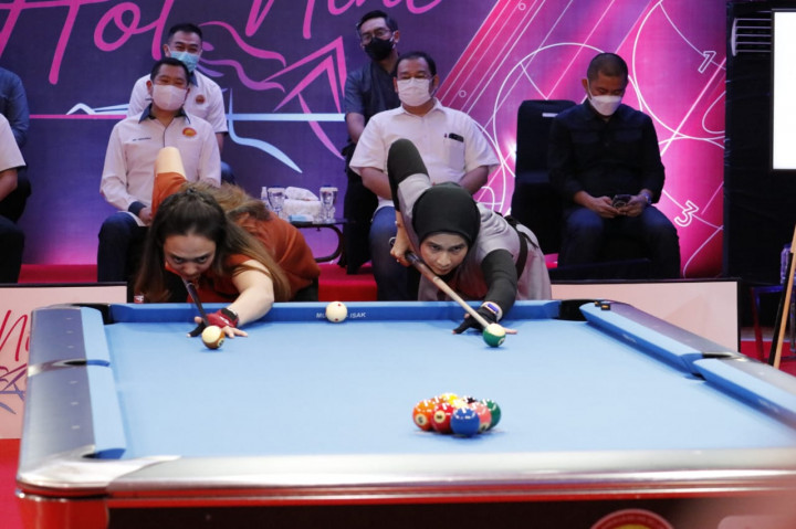 Duel Atlet Nasional Buka Turnamen Biliar Hot Nine