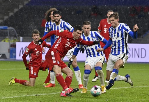 Suasana laga Hertha Berlin vs Bayern Muenchen. (John MACDOUGALL / POOL / AFP)