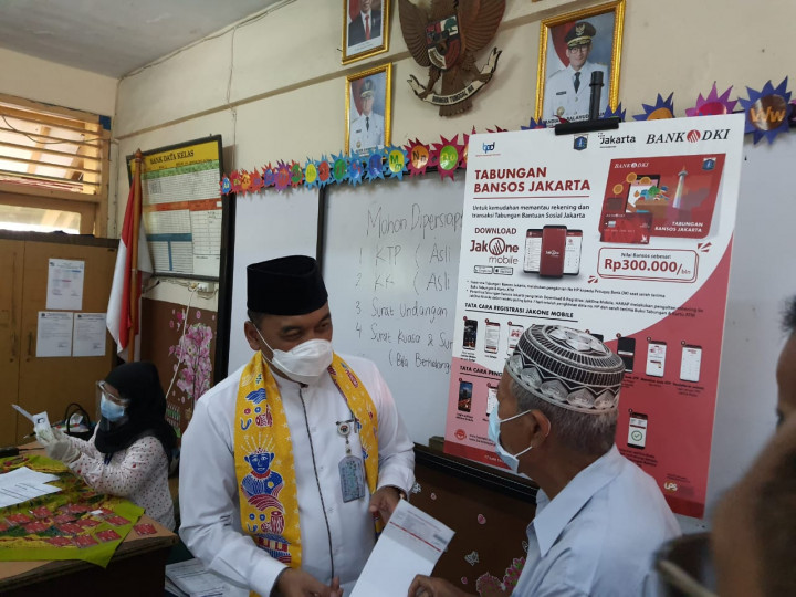 Bank DKI Optimalkan Protokol Kesehatan saat Salurkan Bantuan Sosial Tunai