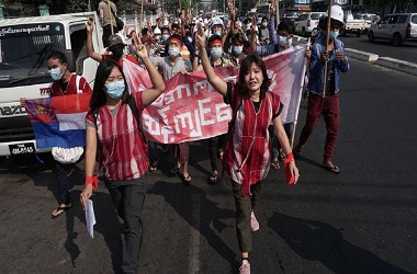 Ribuan Pemuda Kecam Kudeta Myanmar di Tengah Pemutusan Internet