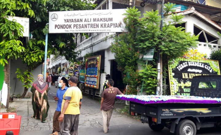 Mertua Anas Urbaningrum KH Attabik Ali Meninggal