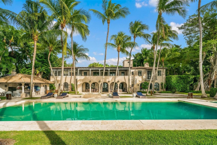 Berseteru dengan Mantan Istri, Phil Collins Jual Rumah Rp549 Miliar