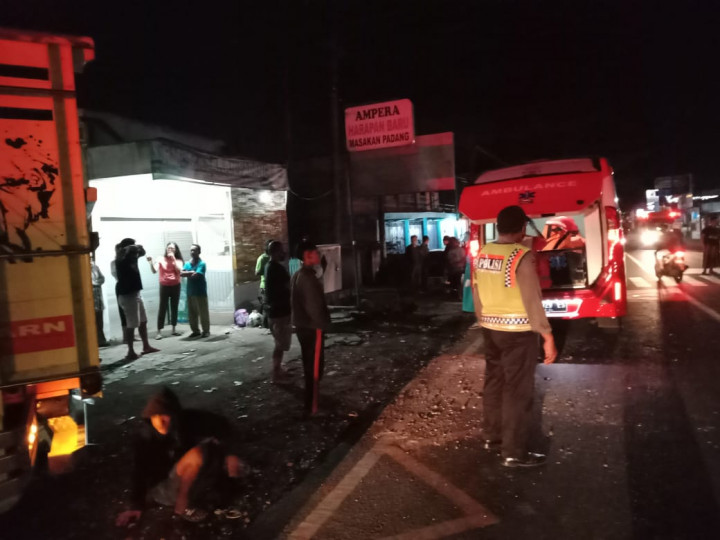 Truk vs Motor di Malang, Satu Keluarga Tewas