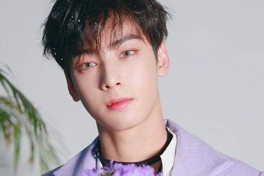 Unggah Foto Bersama Kru 