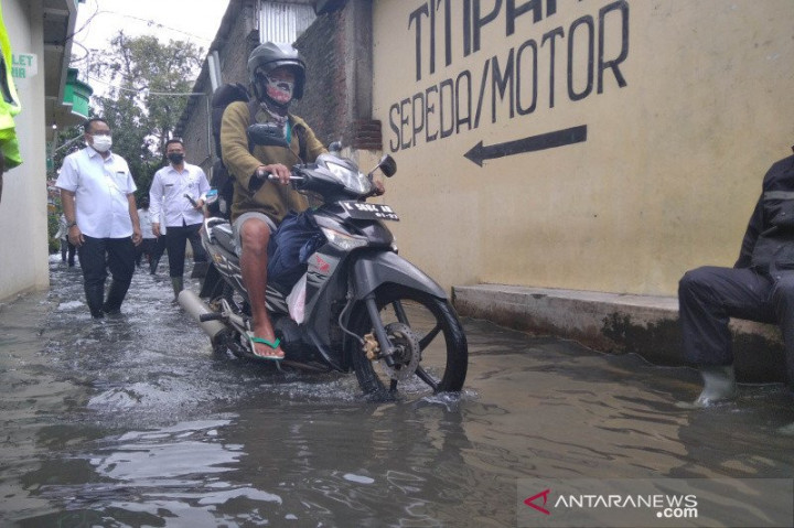 Air Banjir Bercampur Limbah di Kudus Diklaim Tidak Berbahaya