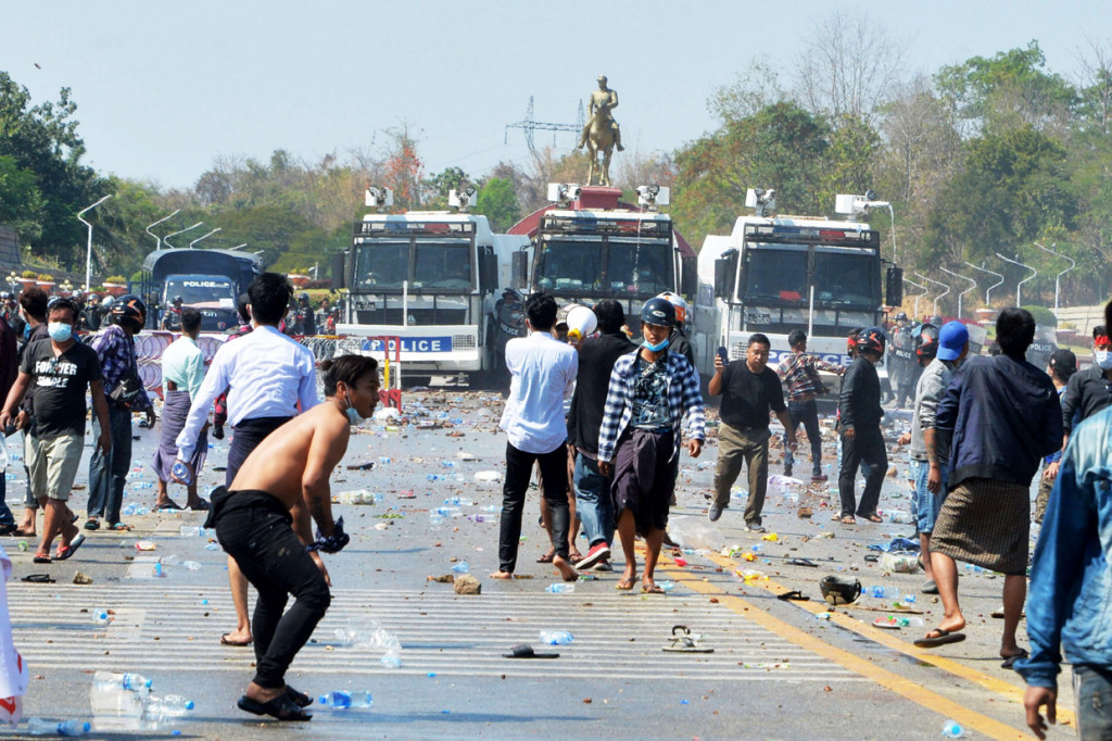 Polisi Myanmar Mulai Tembakkan Peluru Karet ke Demonstran Anti-Kudeta