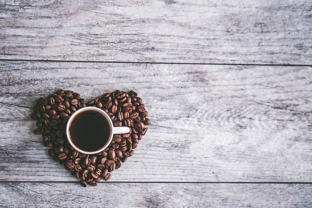 Jika ingin minum kopi, minumlah kopi hitam pilihan terbaik. (Foto: Unsplash)