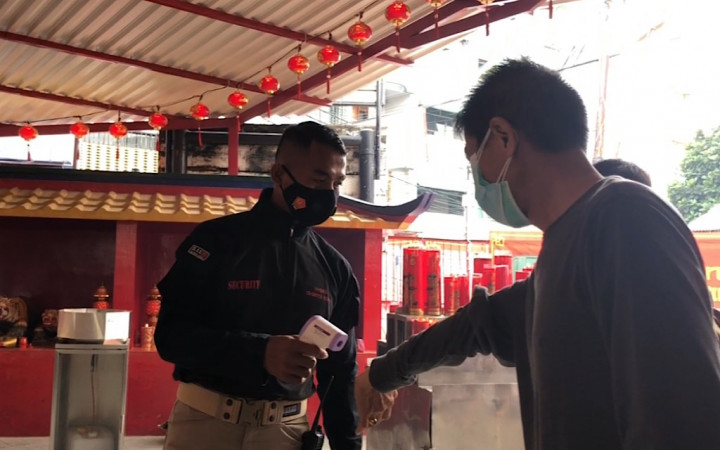 Ibadah Imlek di Wihara Dharma Bakti Disiplin Protokol Kesehatan