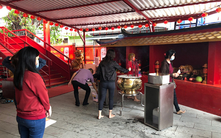 Pandemi Covid-19 Tak Melunturkan Semangat Jemaat Wihara Dharma Bakti