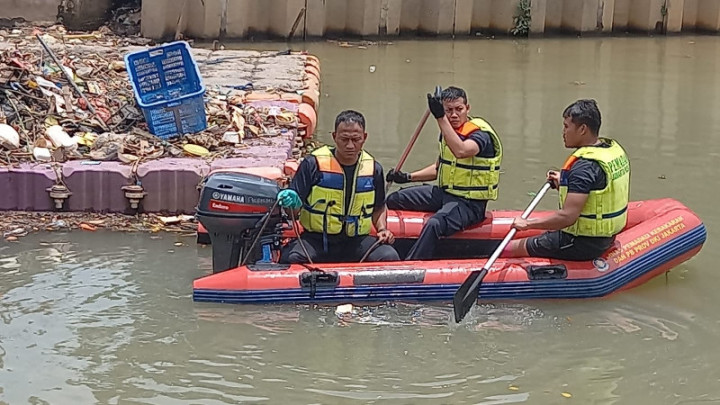 Tak Pakai Pelampung, Pegawai UKP Badan Air DLH DKI Tenggelam
