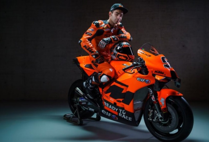 Tim Satelit KTM Tampil Mencolok dengan Jubah Baru