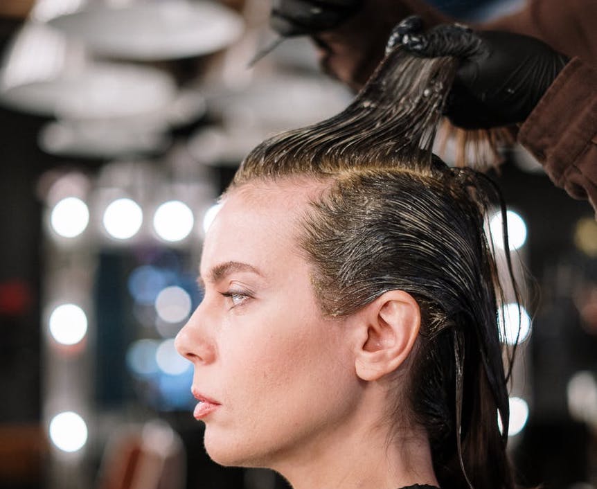 Bahan kimia yang digunakan dalam pewarna rambut umumnya tidak dianggap berbahaya bagi bayi yang sedang berkembang, tetapi datanya masih sangat terbatas. (Ilustrasi/Pexels)