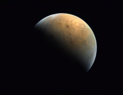 Satelit Planet Mars Buatan Uni Emirat Arab Pamer Foto Pertamanya