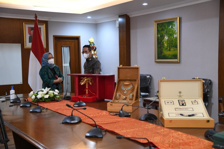 Jokowi Laporkan Gratifikasi Rp8,7 Miliar dari Raja Salman